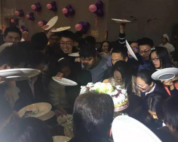 廈門(mén)大學(xué)餐廳25元自助餐2天被學(xué)生吃垮，不許吃了！