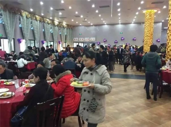 廈門(mén)大學(xué)餐廳25元自助餐2天被學(xué)生吃垮，不許吃了！