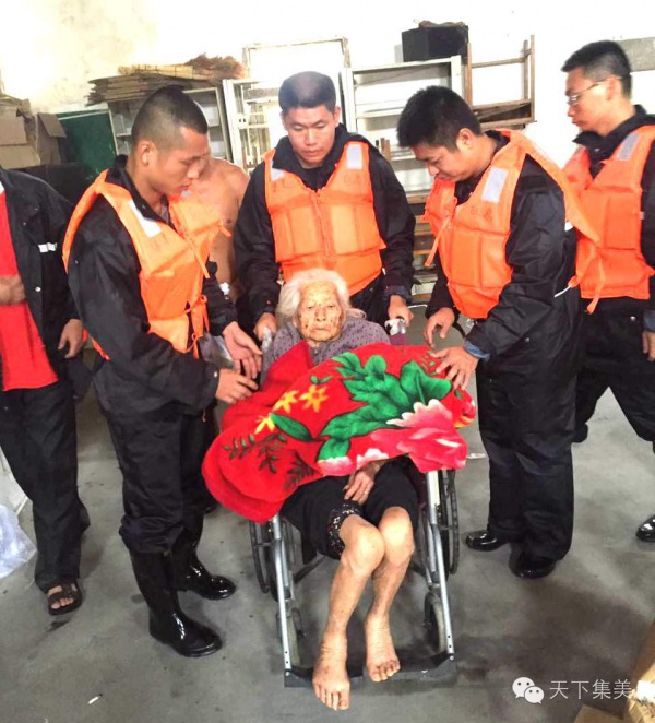 臺風中不能被遺忘的畫面，看一次感動一次！