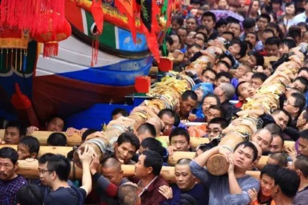 【多圖】震撼！國家非遺“送王船”在海滄鐘山舉行！大雨也澆不滅海滄人的熱情！！！