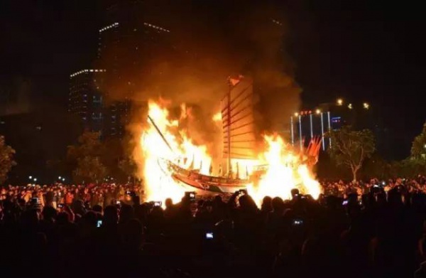 【多圖】震撼！國家非遺“送王船”在海滄鐘山舉行！大雨也澆不滅海滄人的熱情！??！