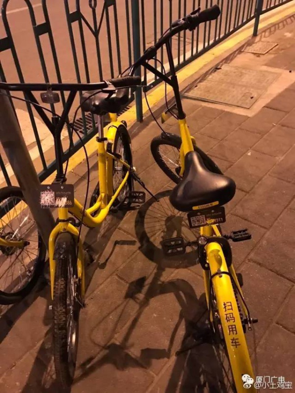 “我要怎么生活...”，廈門大媽家門前堆滿了共享單車！究竟誰來管？